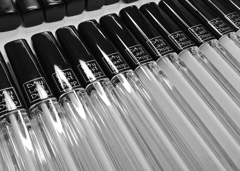 Pad Printing on Eye Liner Tubes | Cosmetic Packaging Decoration