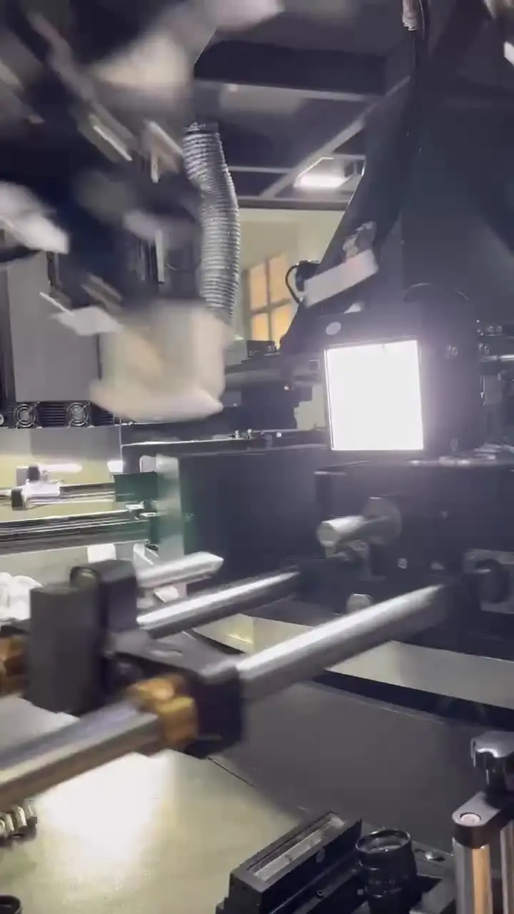 Three-axis parallel robot handling an oval bottle for DT-CNC production