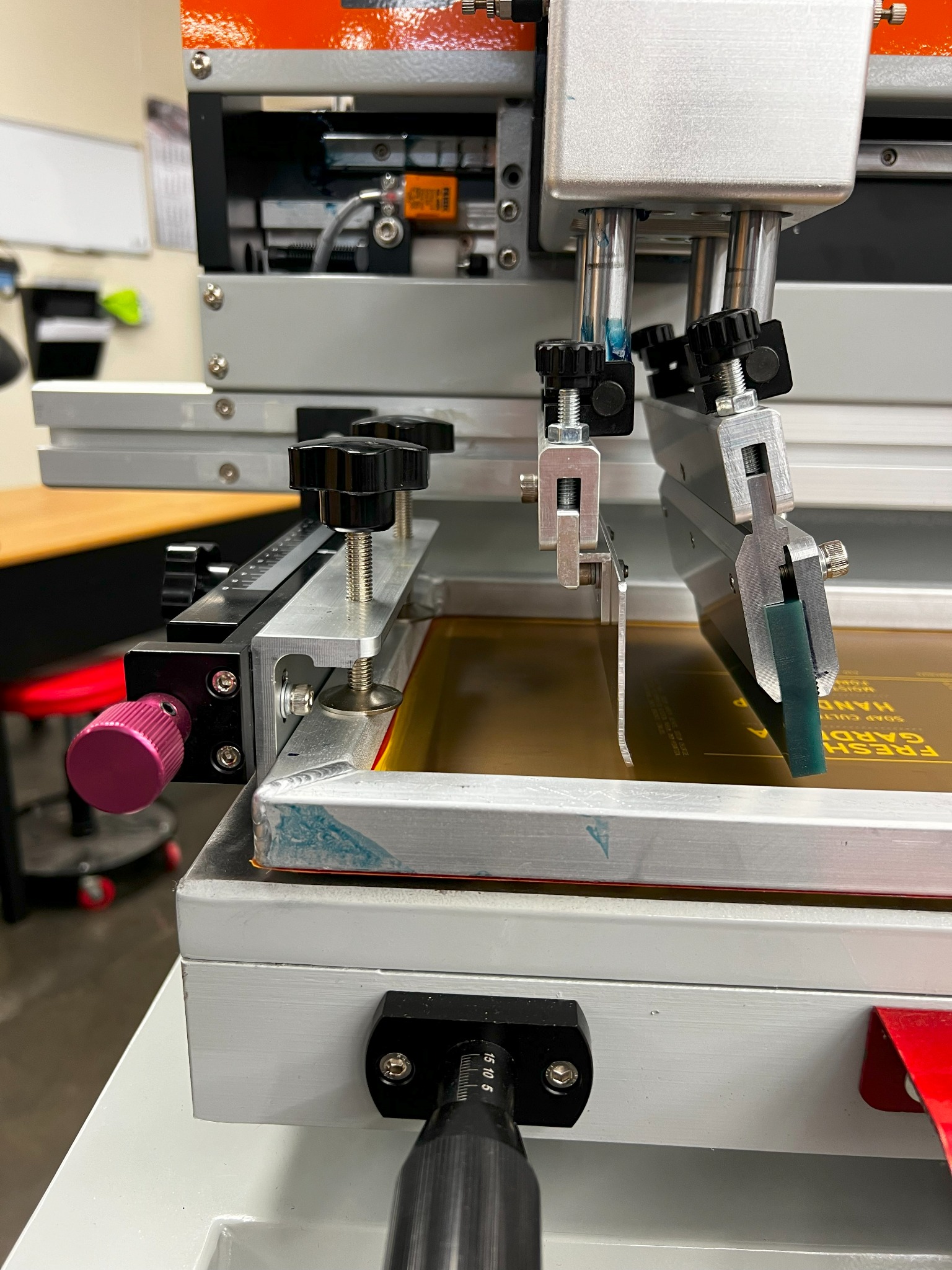DT-2040 screen frame, squeegee and floodbar positioning adjustment