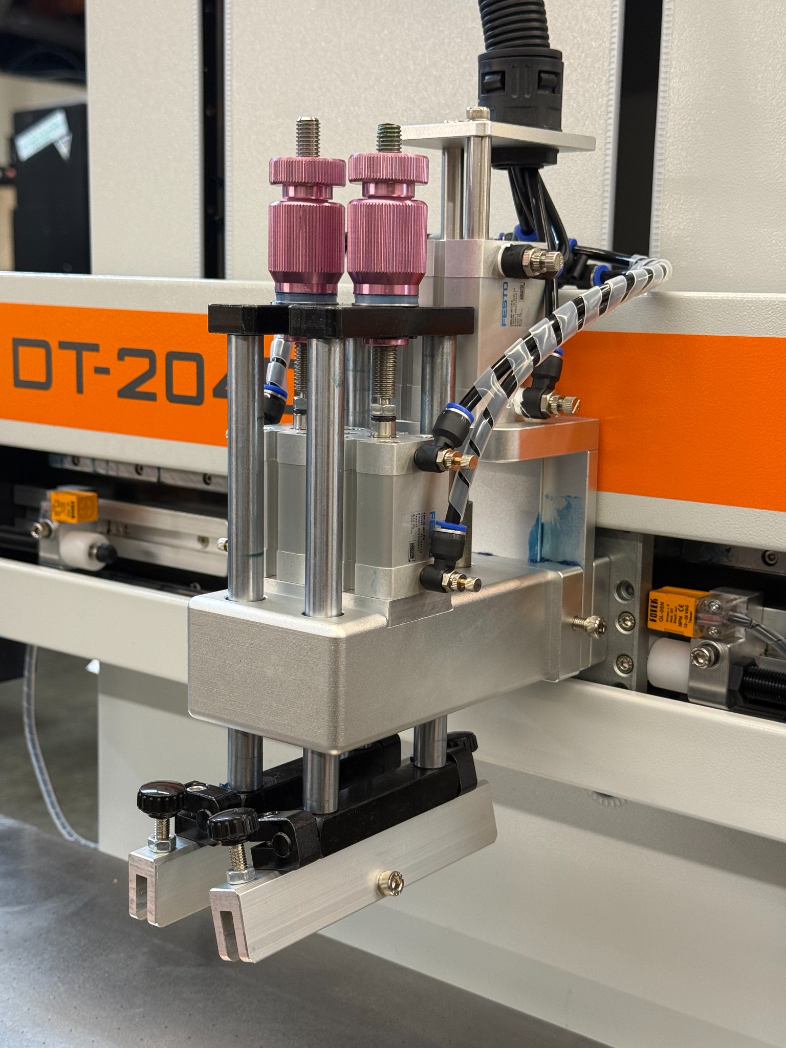 DT-2040 screen printing machine squeegee and floodbar micro adjustment