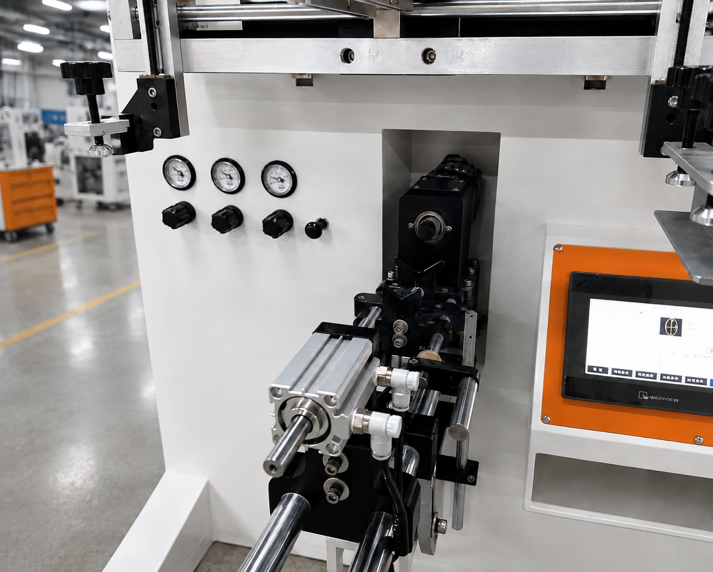 Fixture and support area on the DT-CNC-120S container screen printing machine