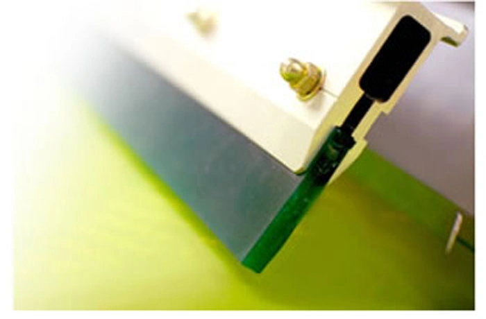Polyurethane screen printing squeegee blade in an industrial screen printing application