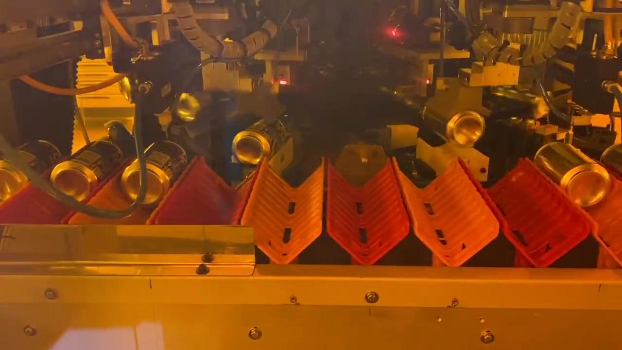 Beverage cans entering the NOVUM digital printing machine transport system